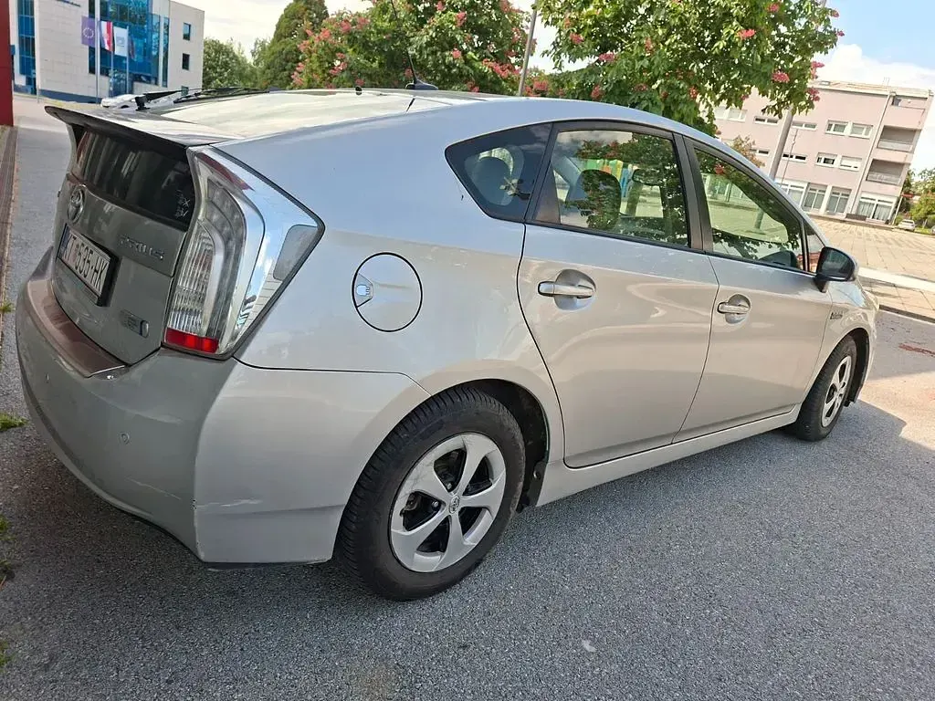Gebraucht Toyota Prius Life 136 PS (100 kW) 2013 Grau Limousine