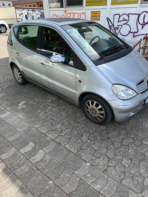 Grau Gebraucht 2004 Mercedes A140 Avantgarde Van / Kleinbus | 2.250 € (Fairer Preis) - Bild 1/4