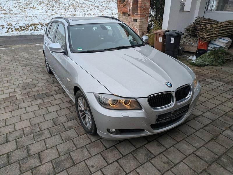 Gebraucht BMW 318 143 PS (105 kW) 2010 Silber Kombi