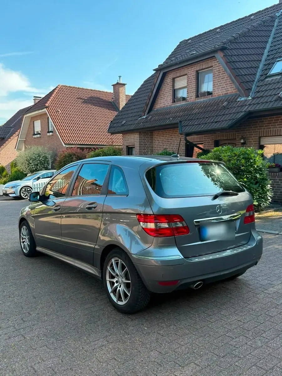 Gebraucht Mercedes B150 95 PS (69 kW) 2009 Grau Van / Kleinbus