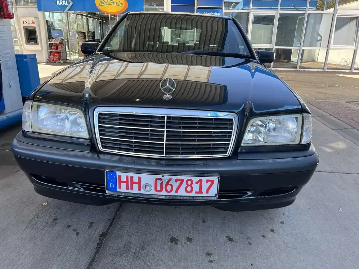 Second-hand Mercedes C200 Classic 136 CP (100 kW) 2000 Albastru Berlinǎ