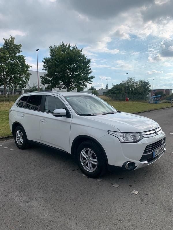 Weiß Gebraucht 2015 Mitsubishi Outlander SUV | 9.500 € (Superpreis) - Bild 1/4