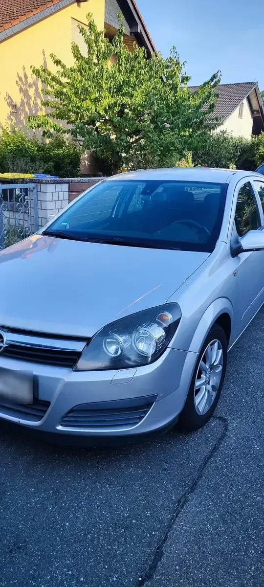Gebraucht Opel Astra 105 PS (77 kW) 2005 Silber Limousine