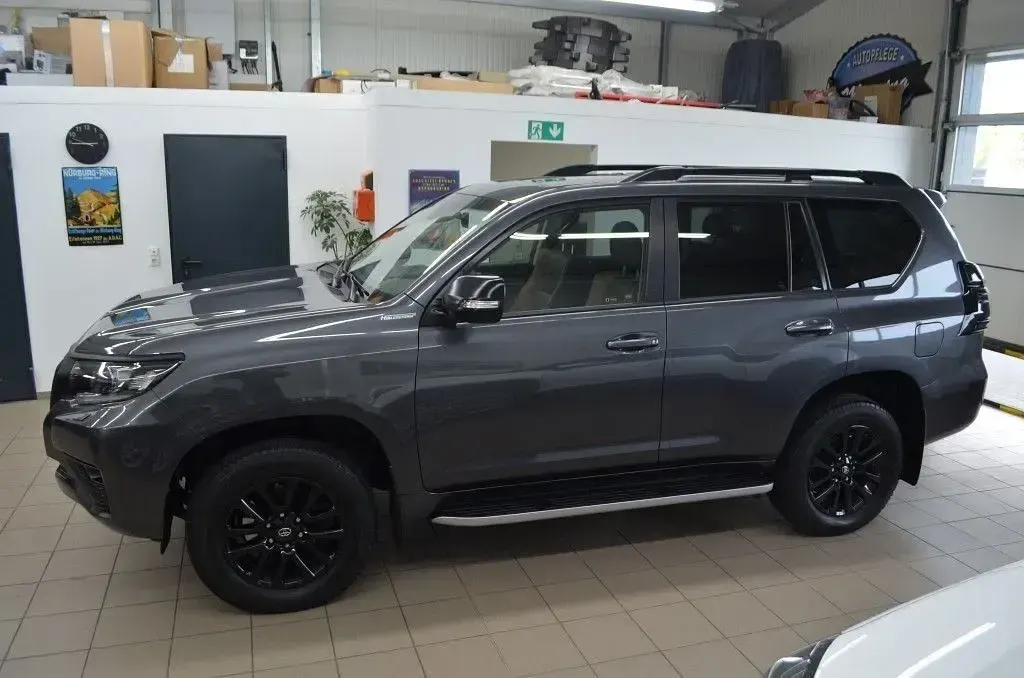 Gebraucht Toyota Land Cruiser TEC-Edition 204 PS (150 kW) 2022 Marlingrau metallic SUV