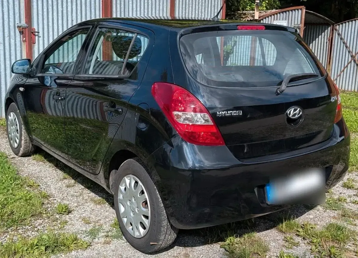Gebraucht Hyundai i20 75 PS (55 kW) 2011 Schwarz Kleinwagen