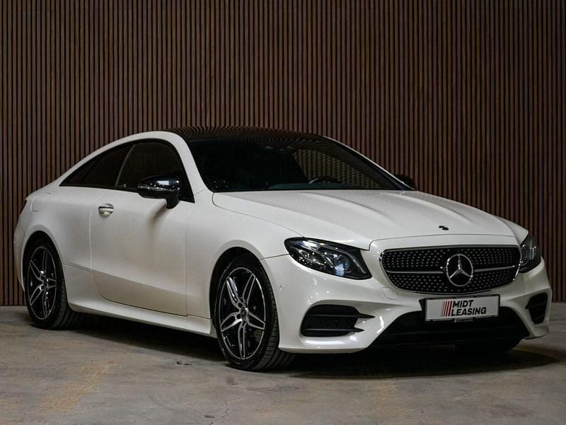Weiß Gebraucht 2017 Mercedes E220 Coupé | 27.435 € (Teuer) - Bild 1/4