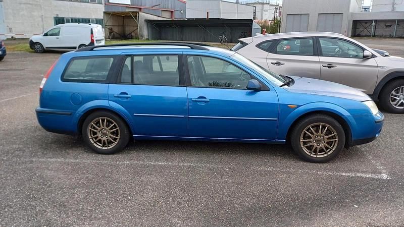Blau Gebraucht 2001 Ford Mondeo Kombi | 1.550 € (Etwas zu teuer) - Bild 1/4
