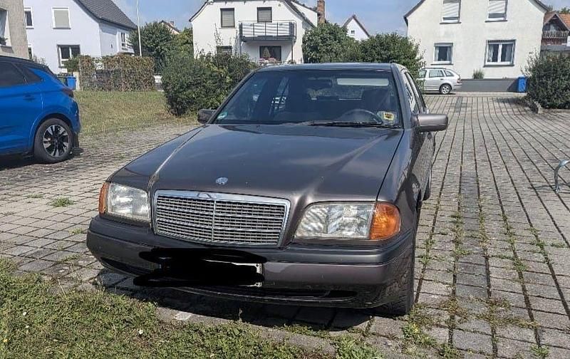 Braun Gebraucht 1995 Mercedes C180 Classic Limousine | 1.300 € - Bild 1/4
