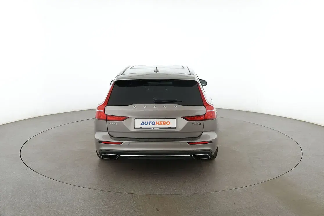 Gebraucht Volvo V60 Inscription 310 PS (228 kW) 2018 Grau Kombi