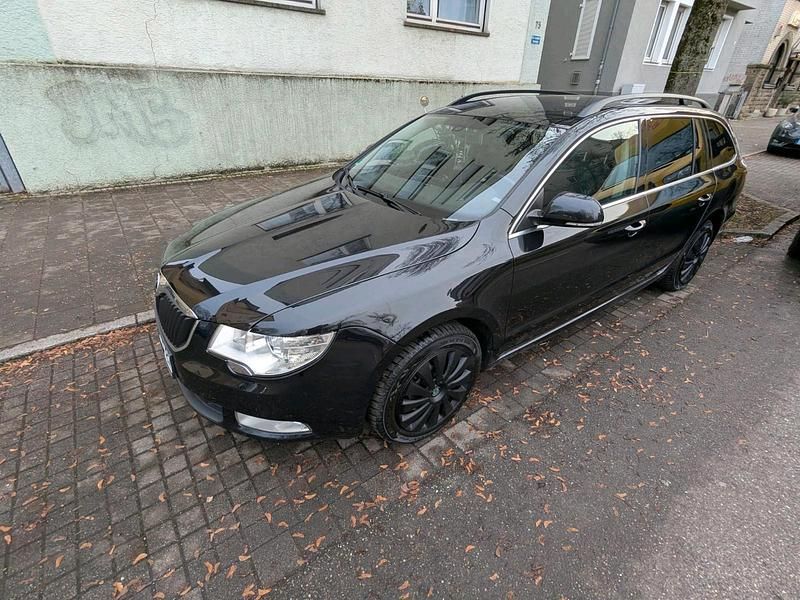 Gebraucht Skoda Superb 140 PS (102 kW) 2011 Schwarz Kombi