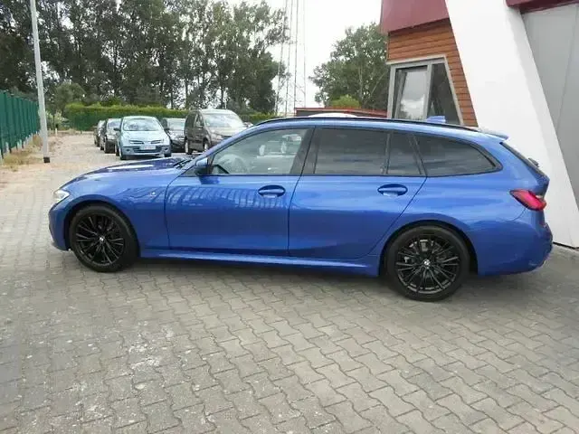 Gebraucht BMW 320 M Sport 184 PS (135 kW) 2020 Portimao blau metallic Kombi