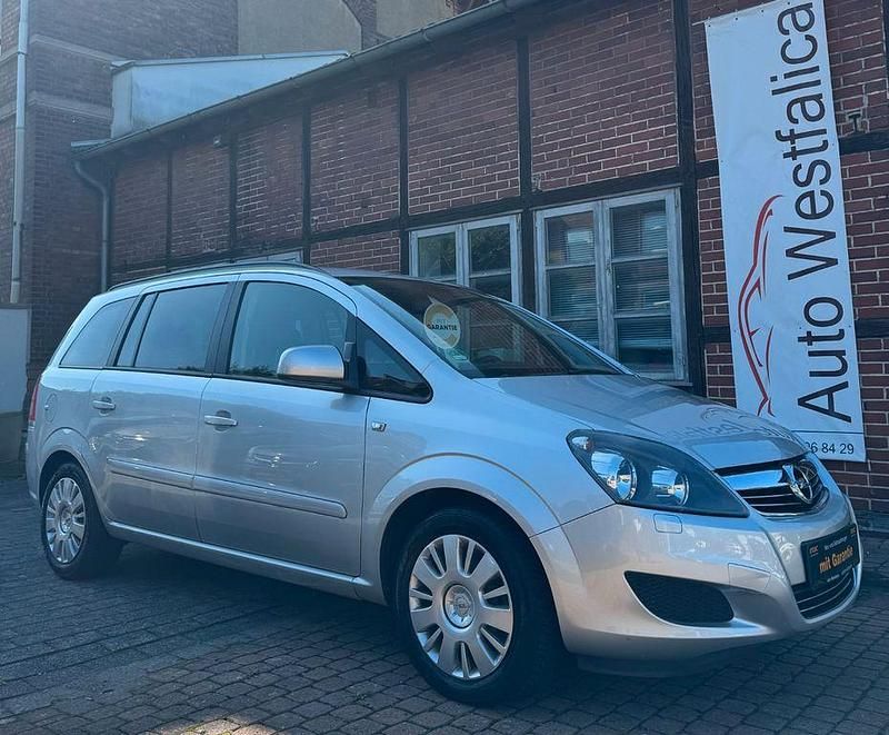 Grau Gebraucht 2013 Opel Zafira Family Van / Kleinbus | 8.299 € (Etwas zu teuer) - Bild 1/4
