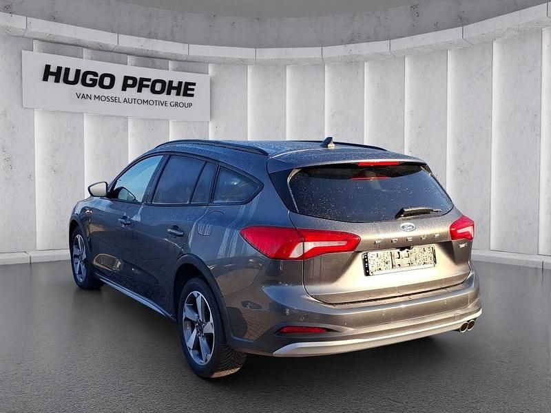 Używany Ford Focus Active 125 KM (91 kW) 2022 Szary Sedan/Limuzyna