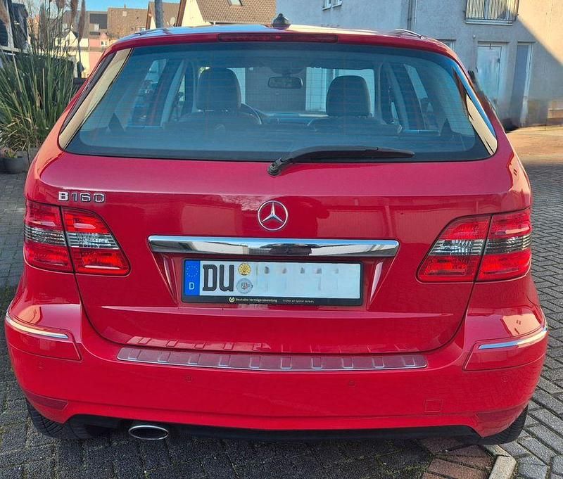 Gebraucht Mercedes B160 95 PS (69 kW) 2011 Rot Van / Kleinbus