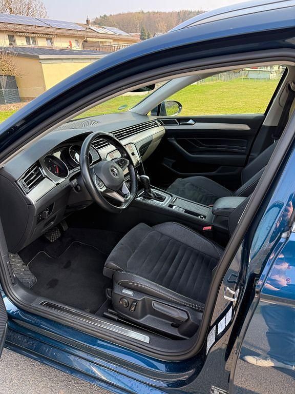 Gebraucht VW Passat Elegance 150 PS (110 kW) 2019 Blau Kombi