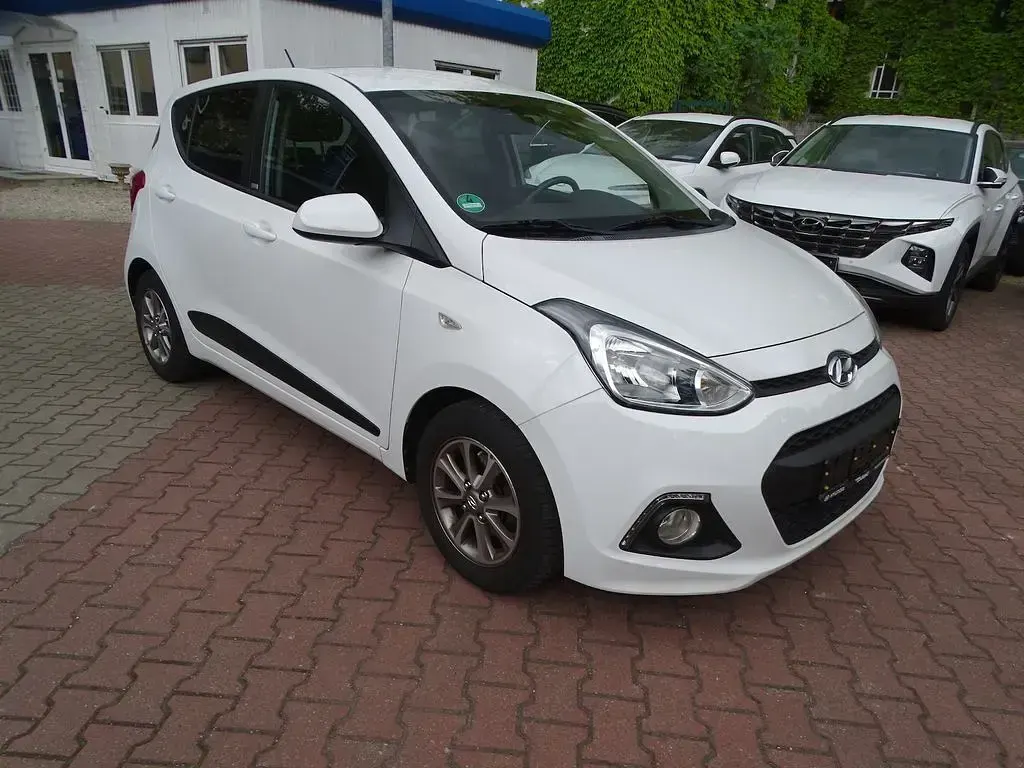 Gebraucht Hyundai i10 Passion 67 PS (49 kW) 2017 Weiß Kleinwagen