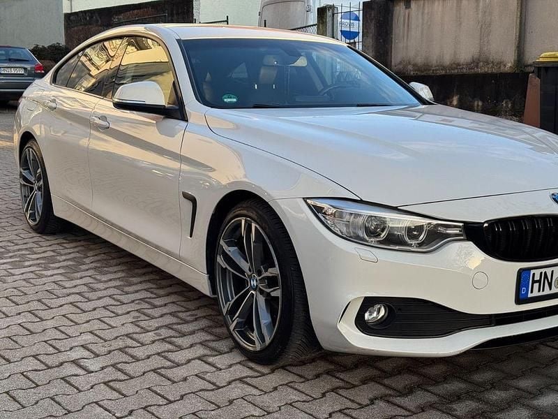 Weiß Gebraucht 2017 BMW 420 Sport Line Coupé | 20.000 € (Fairer Preis) - Bild 1/4