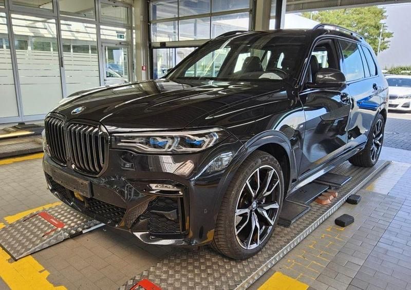 Schwarz Gebraucht 2022 BMW X7 M Sport SUV | 81.989 € (Teuer) - Bild 1/4