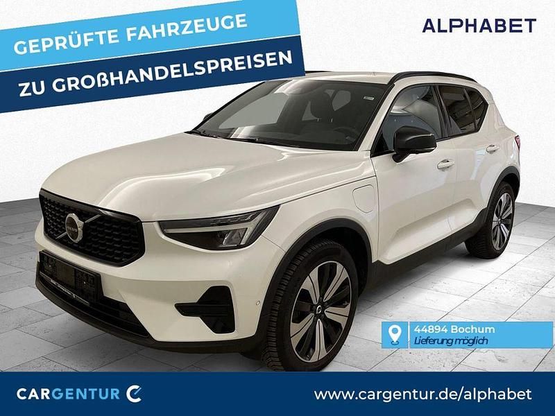 Crystal weißperleffekt Gebraucht 2022 Volvo XC40 Plus SUV | 31.190 € (Fairer Preis) - Bild 1/2