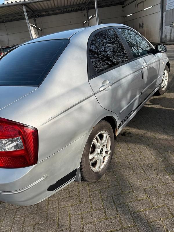 Gebraucht Kia Cerato 105 PS (77 kW) 2005 Grau Limousine