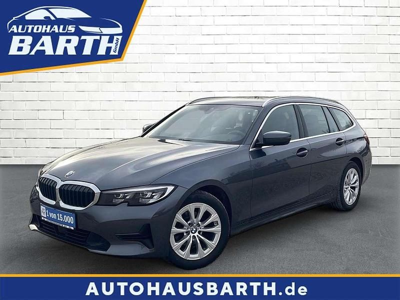 Mineralgrau metallic Gebraucht 2021 BMW 318 Advantage Kombi | 26.490 € (Fairer Preis) - Bild 1/4