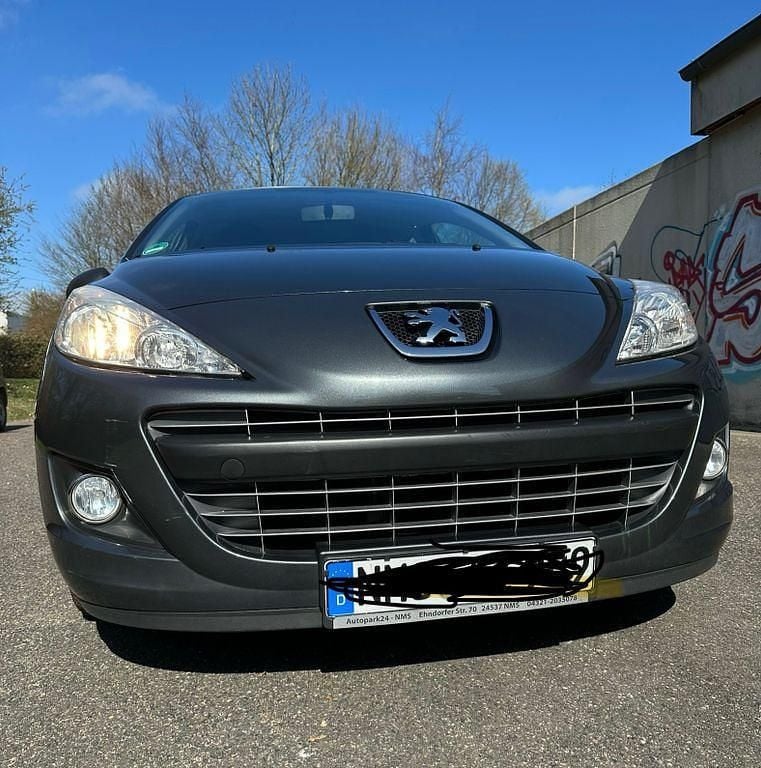 Gebraucht Peugeot 207 Forever 73 PS (53 kW) 2012 Grau Limousine