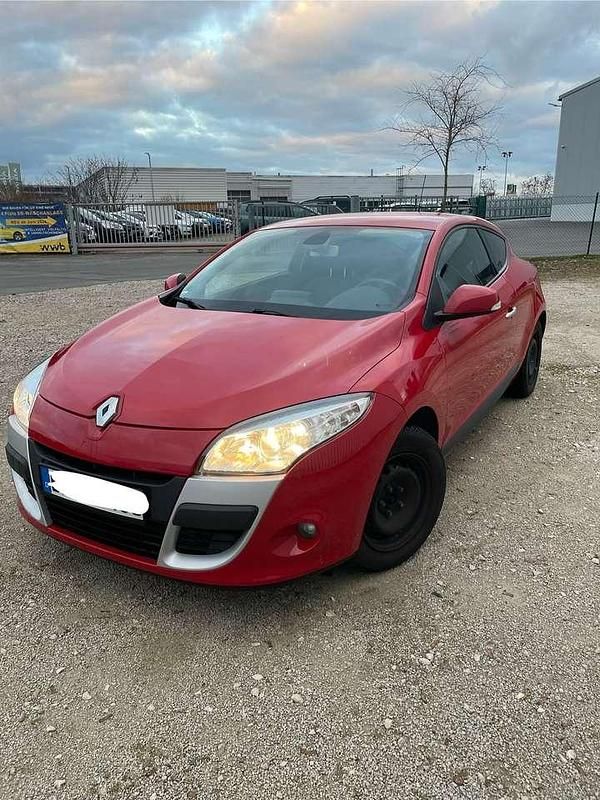 Rot Gebraucht 2010 Renault Mégane Coupé Dynamique Coupé | 6.500 € (Fairer Preis) - Bild 1/4