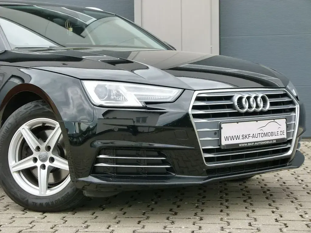 Gebraucht Audi A4 Basis 150 PS (110 kW) 2018 Schwarz Kombi