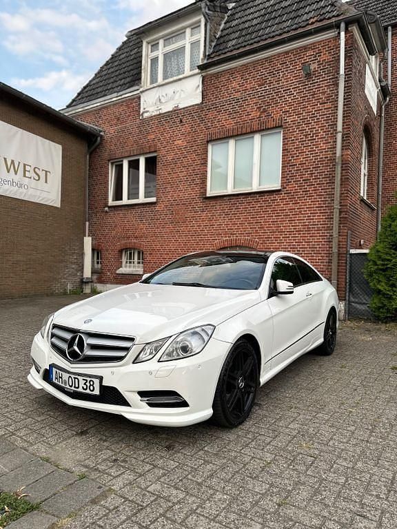 Gebraucht Mercedes E350 AMG 265 PS (194 kW) 2012 Weiß Coupé