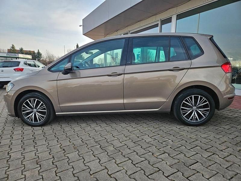 Gebraucht VW Golf VII 110 PS (80 kW) 2016 Gold Limousine