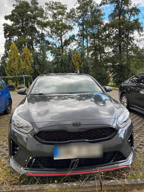 Grau Gebraucht 2019 Kia ProCeed GT Kleinwagen | 25.250 € (Teuer) - Bild 1/4