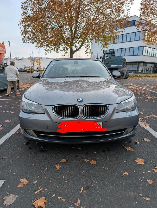 Grau Gebraucht 2021 BMW 525 Limousine | 4.100 € - Bild 1/4
