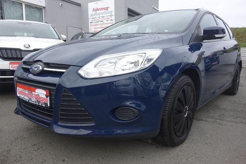 Gebraucht Ford Focus Ambiente 101 PS (74 kW) 2013 Blau Kombi