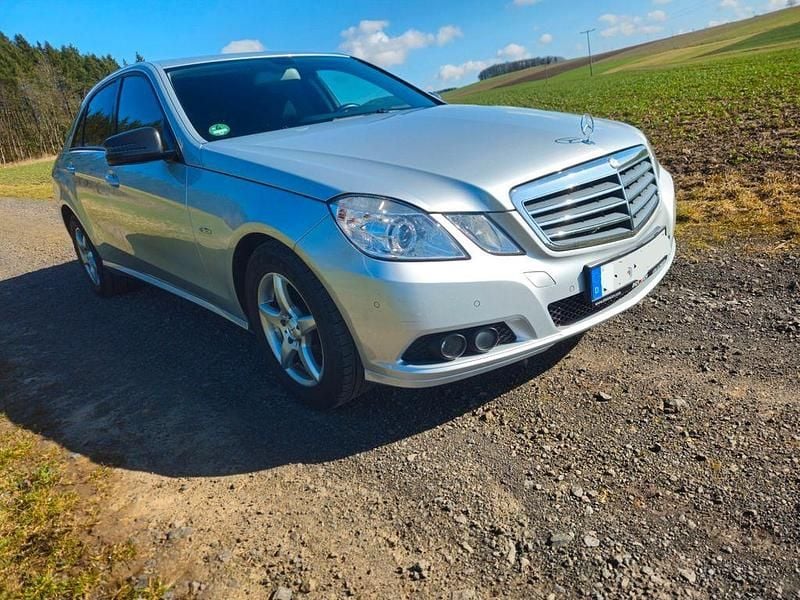 Gebraucht Mercedes E200 Avantgarde 184 PS (135 kW) 2009 Silber Limousine