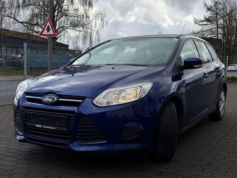 Gebraucht Ford Focus Trend 125 PS (91 kW) 2014 Blau Kombi