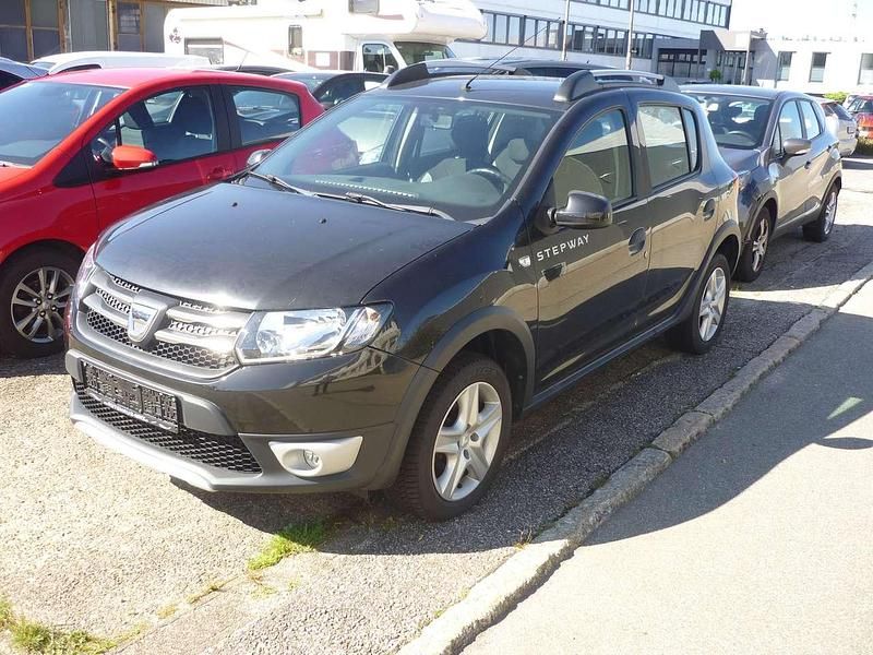 Perlmuttschwarz Gebraucht 2016 Dacia Sandero Prestige Kleinwagen | 7.450 € (Fairer Preis) - Bild 1/4