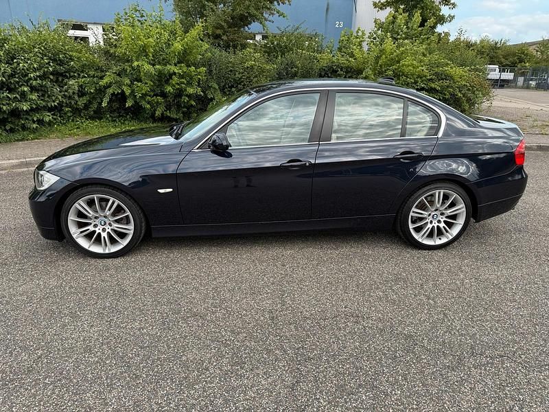 Gebraucht BMW 325 218 PS (160 kW) 2005 Blau Limousine
