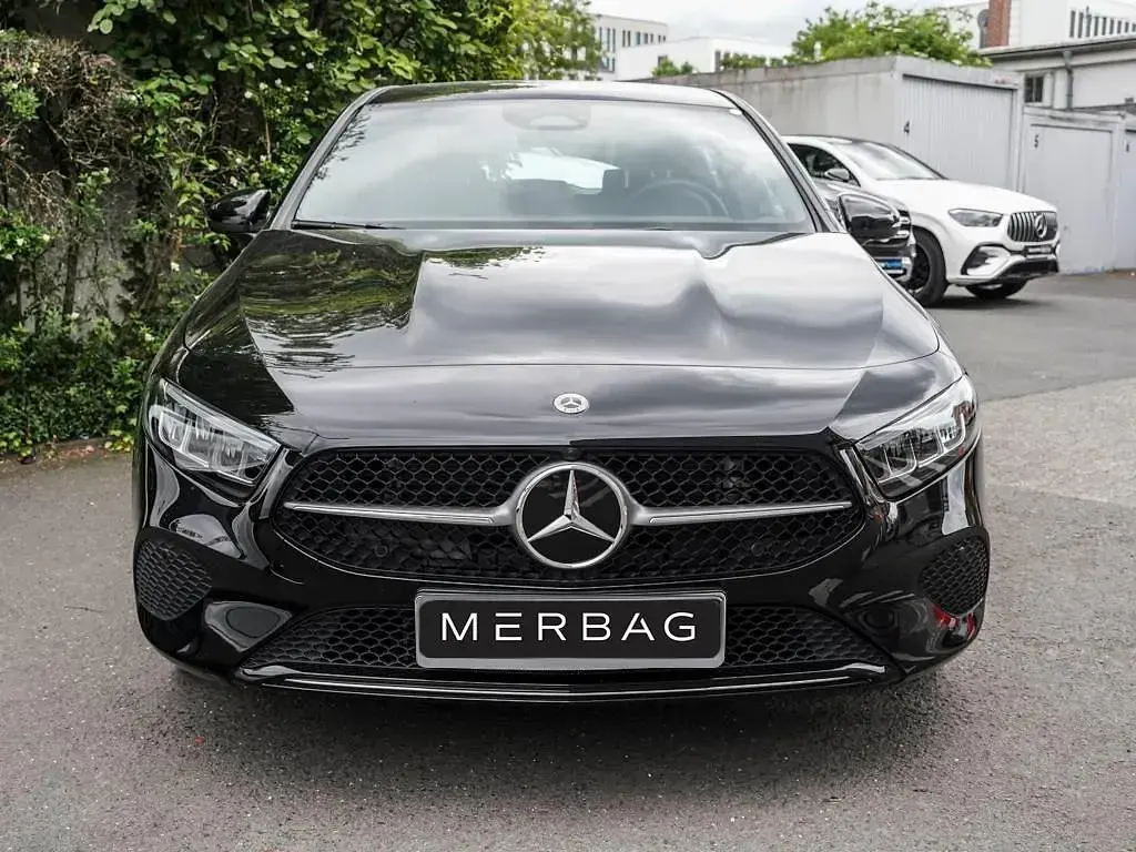 Gebraucht Mercedes A180 Advanced 136 PS (100 kW) 2024 Kosmosschwarz Limousine