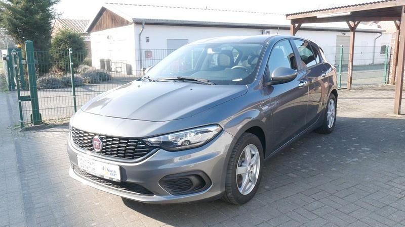 Gebraucht Fiat Tipo Easy 120 PS (88 kW) 2019 Grau Limousine
