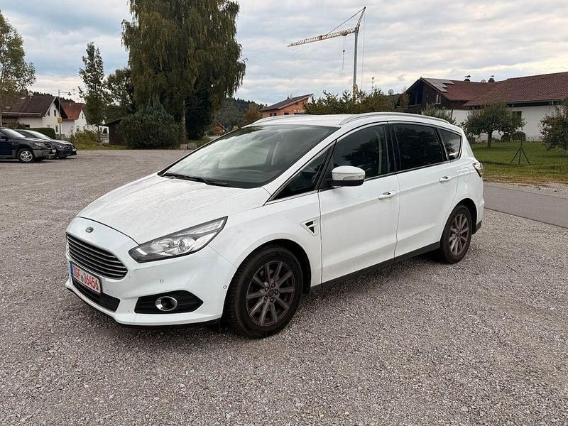 Weiß Gebraucht 2017 Ford S-MAX Titanium Van / Kleinbus | 10.999 € (Fairer Preis) - Bild 1/4
