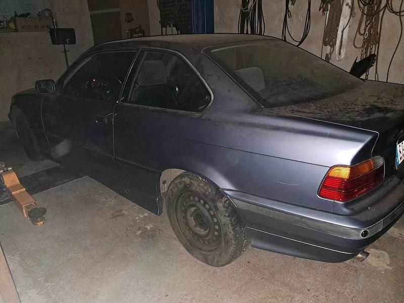 Gebraucht BMW 316 102 PS (75 kW) 1995 Blau Limousine