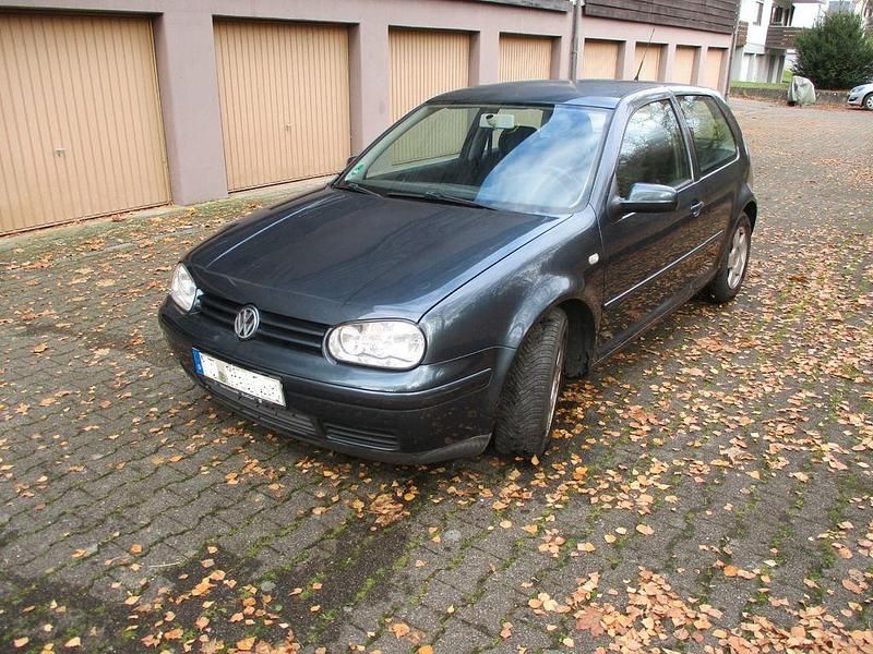 Grau Gebraucht 2001 VW Golf IV Basis Limousine | 3.190 € (Fairer Preis) - Bild 1/4