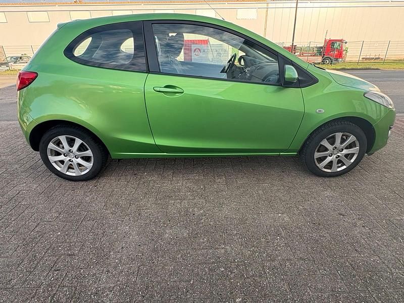 Second-hand Mazda 2 Active 75 CP (55 kW) 2011 Verde Hatchback