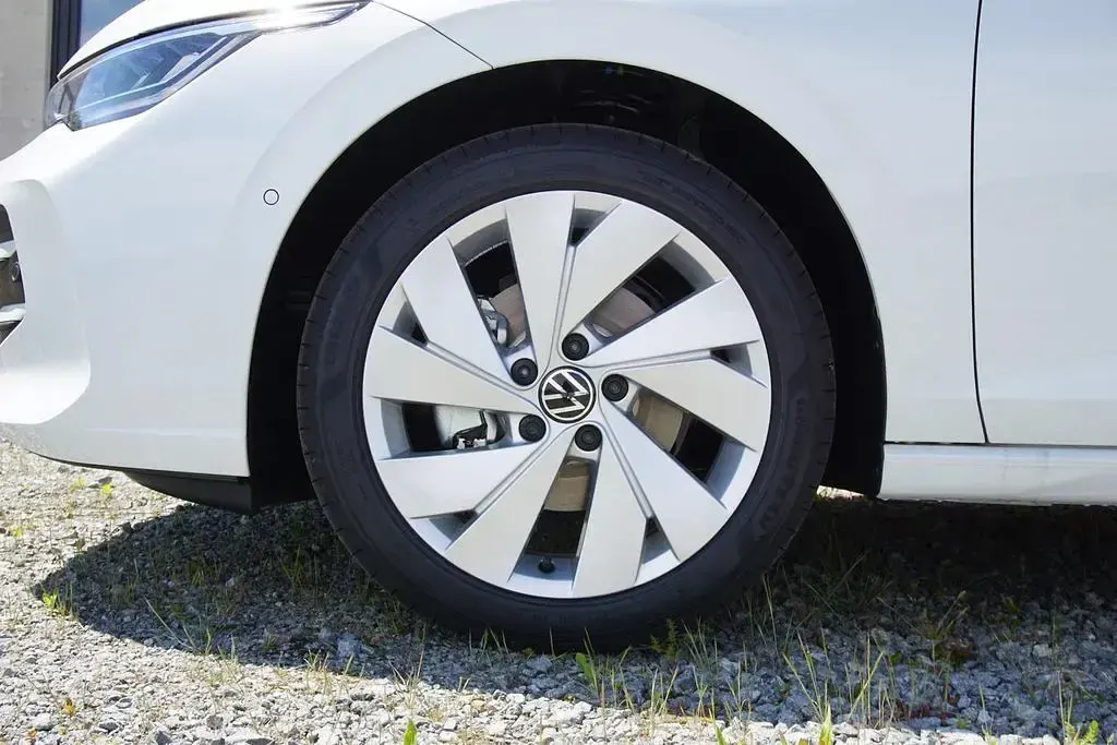 Nowe VW Golf VIII 150 KM (110 kW) 2026 Biały Sedan/Limuzyna