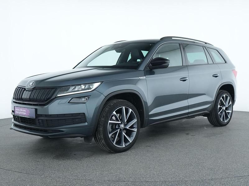 Quarz grau Gebraucht 2021 Skoda Kodiaq SportLine SUV | 33.599 € (Guter Preis) - Bild 1/4