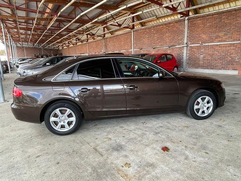 Gebraucht Audi A4 Attraction 120 PS (88 kW) 2010 Braun Limousine