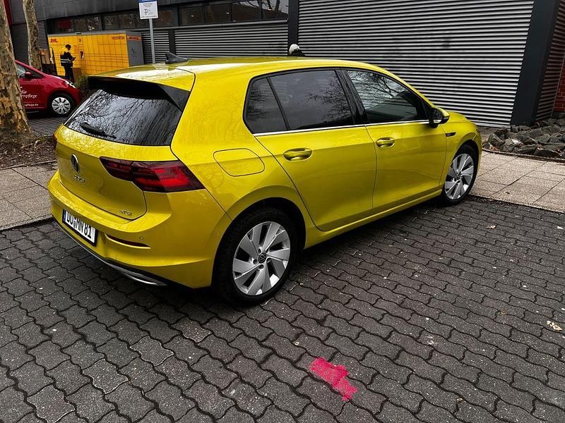 Gebraucht VW Golf VII Style 150 PS (110 kW) 2020 Gelb Limousine