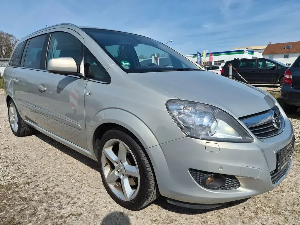 Gebraucht Opel Zafira Innovation 150 PS (110 kW) 2011 Grau Van / Kleinbus