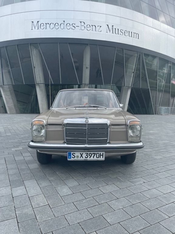 Beige Gebraucht 1970 Mercedes W115 Limousine | 14.900 € - Bild 1/4