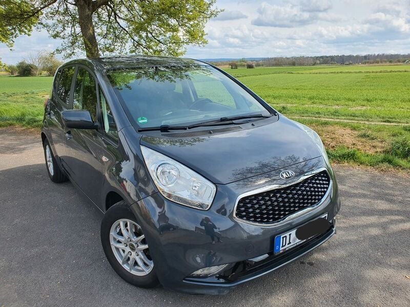 Grau Gebraucht 2018 Kia Venga DREAM-TEAM Edition Kleinwagen | 12.990 € (Guter Preis) - Bild 1/4
